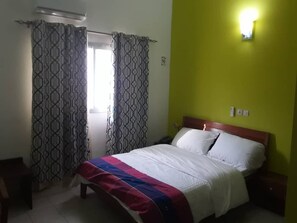 Individually decorated, individually furnished, iron/ironing board - Residence Sobinto (Abidjan)