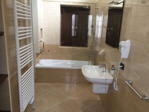 Chambre Deluxe Double ou avec lits jumeaux | Salle de bain