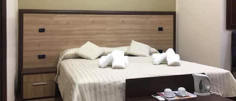 Deluxe Double or Twin Room | In-room safe, desk, free WiFi, bed sheets