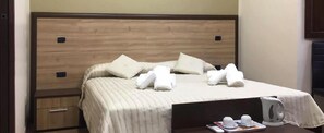 In-room safe, desk, free WiFi, bed sheets - B&B Duomo Pizzo ApartHotel (Pizzo)