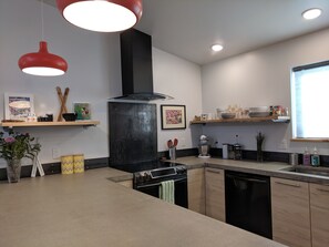 Fridge, oven, stovetop, dishwasher - New home with simple style for rent  (Missoula)