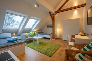 2 bedrooms, iron/ironing board, travel crib, free WiFi - 2 Zimmer-wohnung zum Wohlfühlen, bis 4 Personen (Stadtbezirke IV)