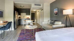 Room - New! Penthouse Studio Urban Flat @paloalto (Palo Alto)