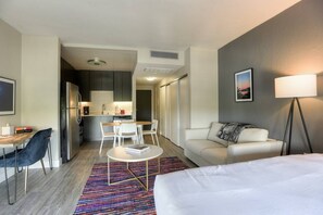 Iron/ironing board, WiFi, bed sheets - New! Penthouse Studio Urban Flat @paloalto (Palo Alto)