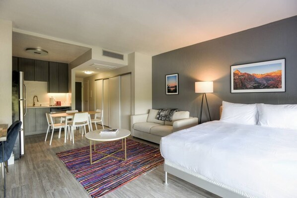 Iron/ironing board, WiFi, bed sheets