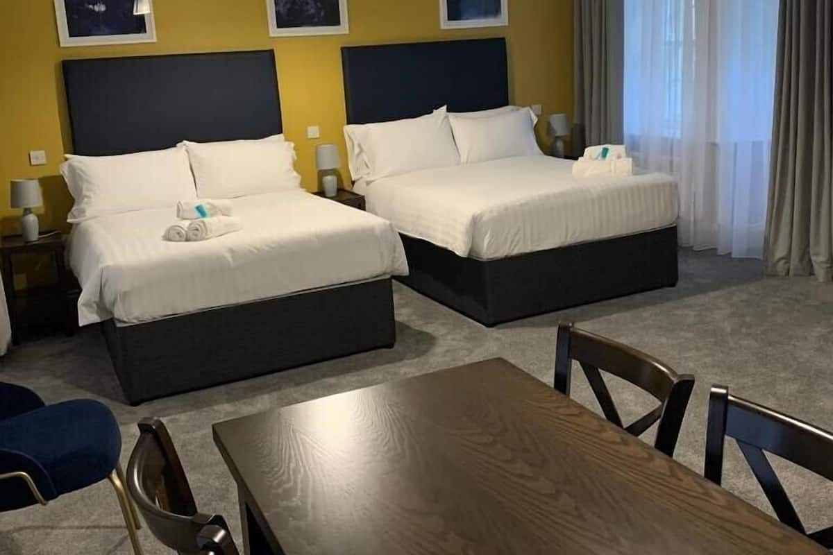 Camera familiare | 2 camere, ferro/asse da stiro, Wi-Fi gratuito, lenzuola
