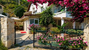 Property entrance - Bucak Apart Hotel Göcek - (Beach 1km)  (Fethiye)