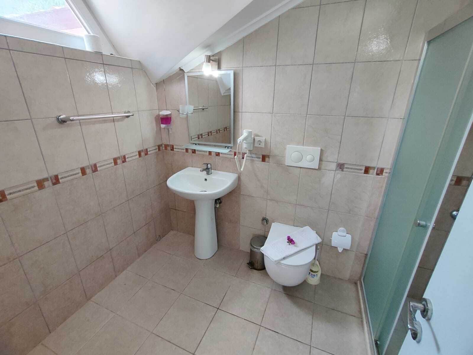 family suite, terrace | bathroom | shower, hydromassage showerhead, free toiletries, hair dryer