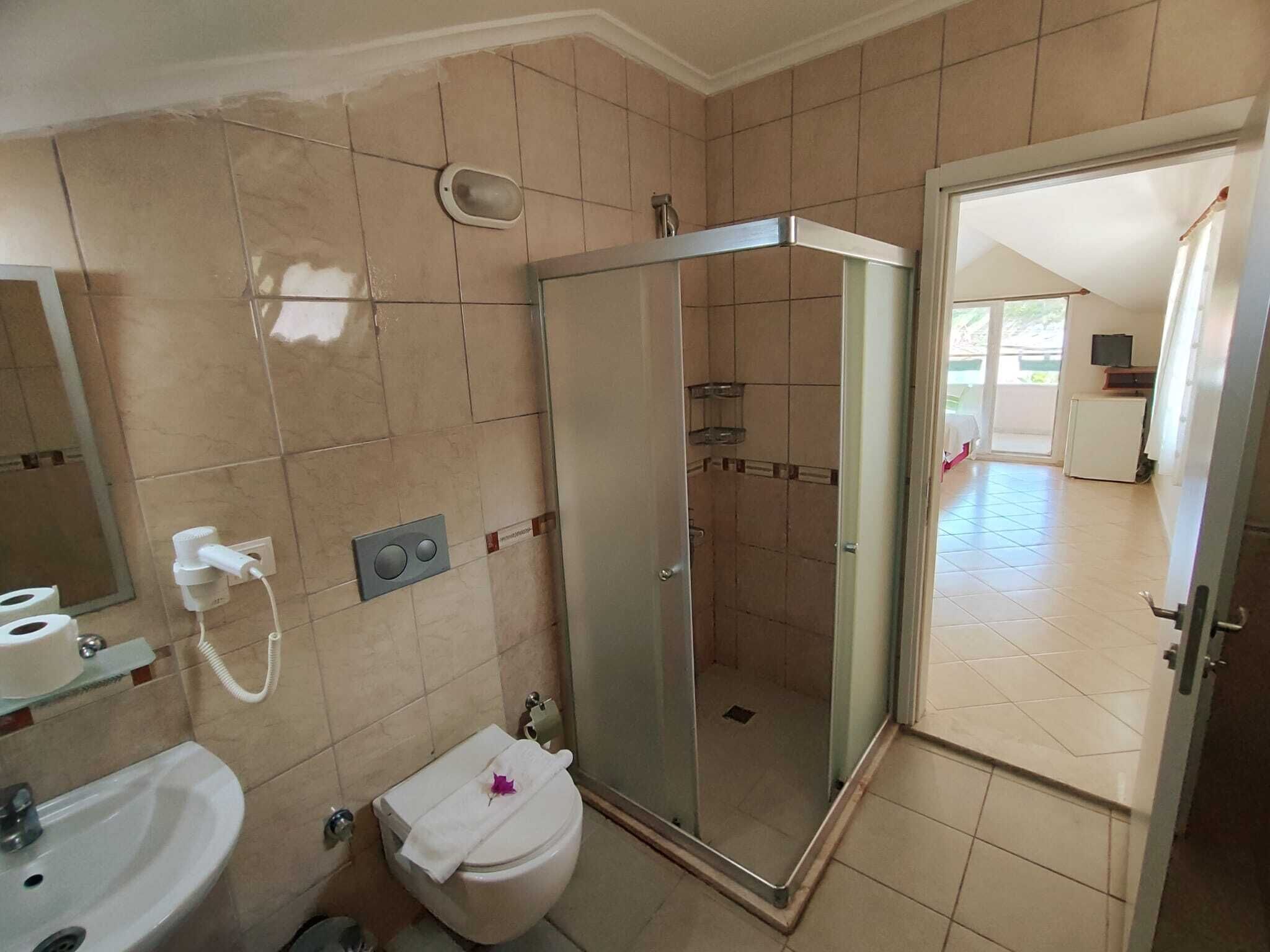 family suite, terrace | bathroom | shower, hydromassage showerhead, free toiletries, hair dryer