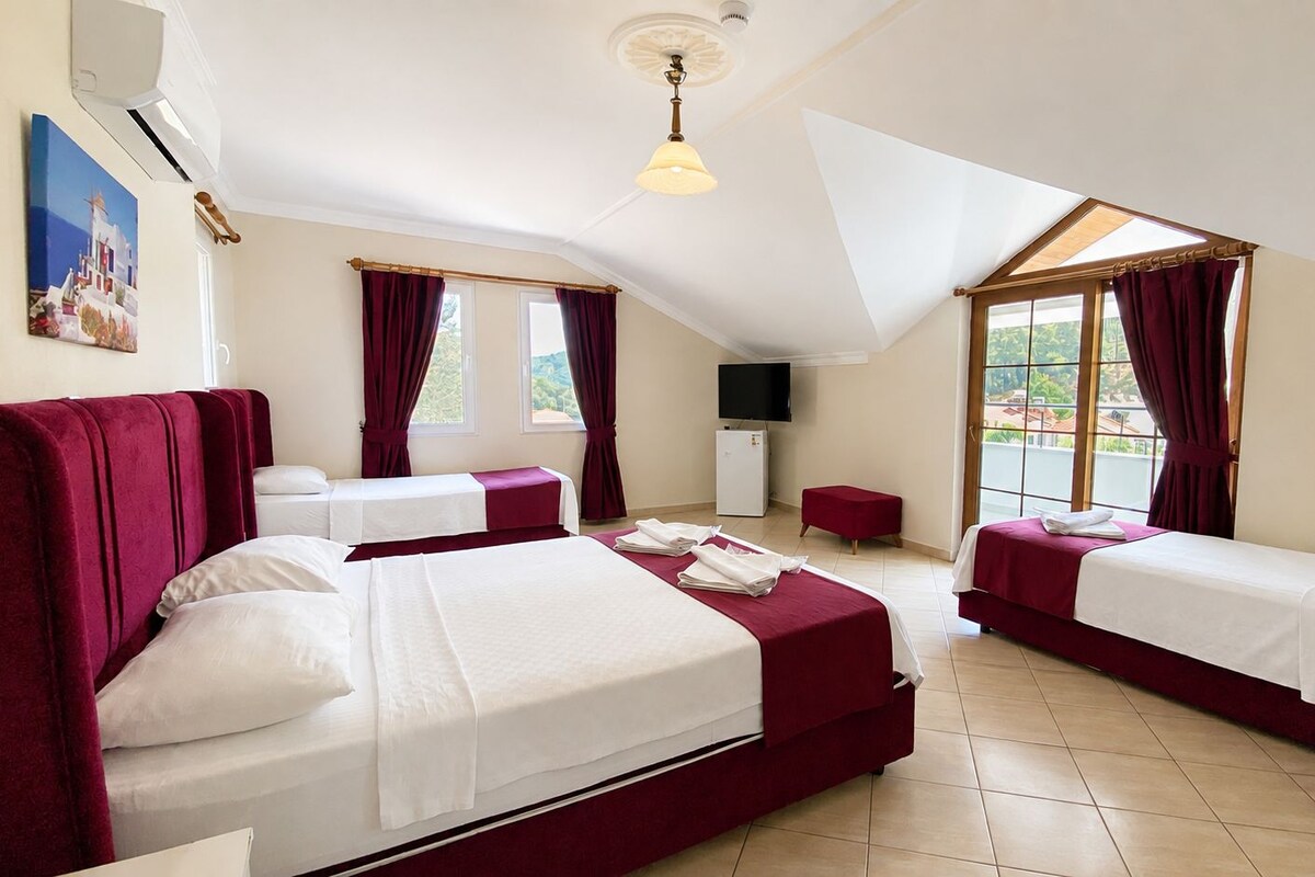 Family Suite, Terrace | Minibar, desk, soundproofing, WiFi (free)