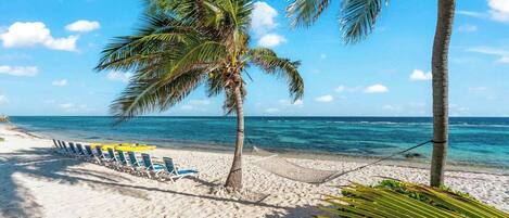 Am Strand, Liegestühle, Strandtücher