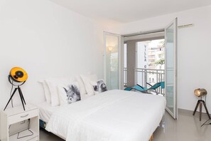 2 bedrooms, iron/ironing board, WiFi, bed sheets - MARTINEZ HOTEL AREA: Modern 3 bedrooms w/ terrace (Cannes)