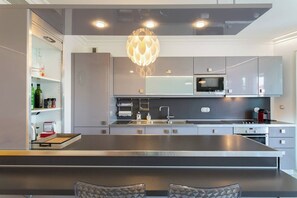 Fridge, microwave, oven, stovetop - MARTINEZ HOTEL AREA: Modern 3 bedrooms w/ terrace (Cannes)