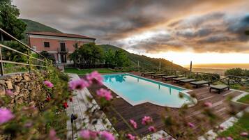 Piscina stagionale all'aperto