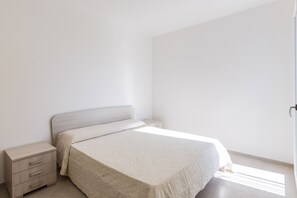 2 chambres, fer et planche à repasser