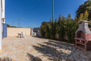 Outdoor dining - Villetta Stefania by BarbarHouse (Boncore)