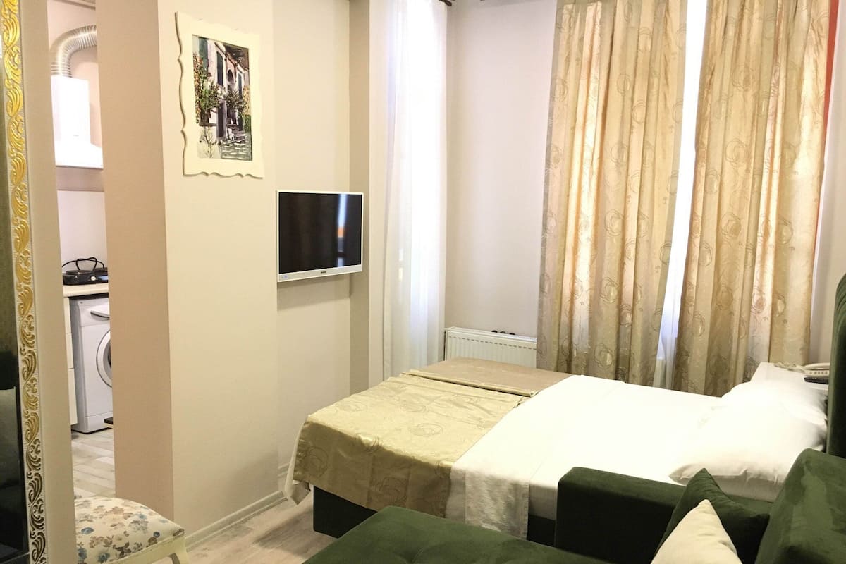 Standard Double Room, Kitchenette | Premium bedding, in-room safe, desk, laptop workspace