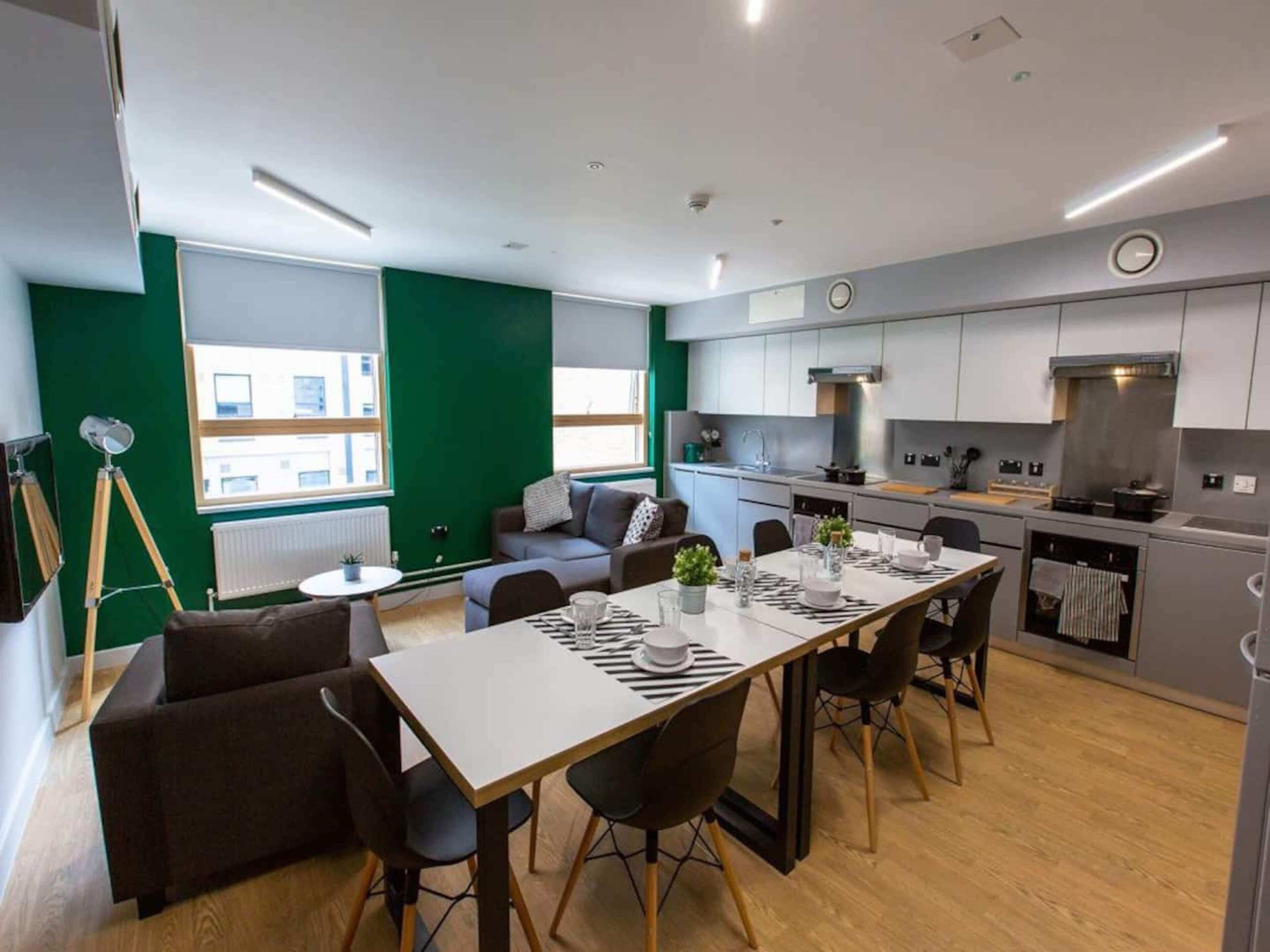 double room | shared kitchen | fridge, microwave, cleaning supplies