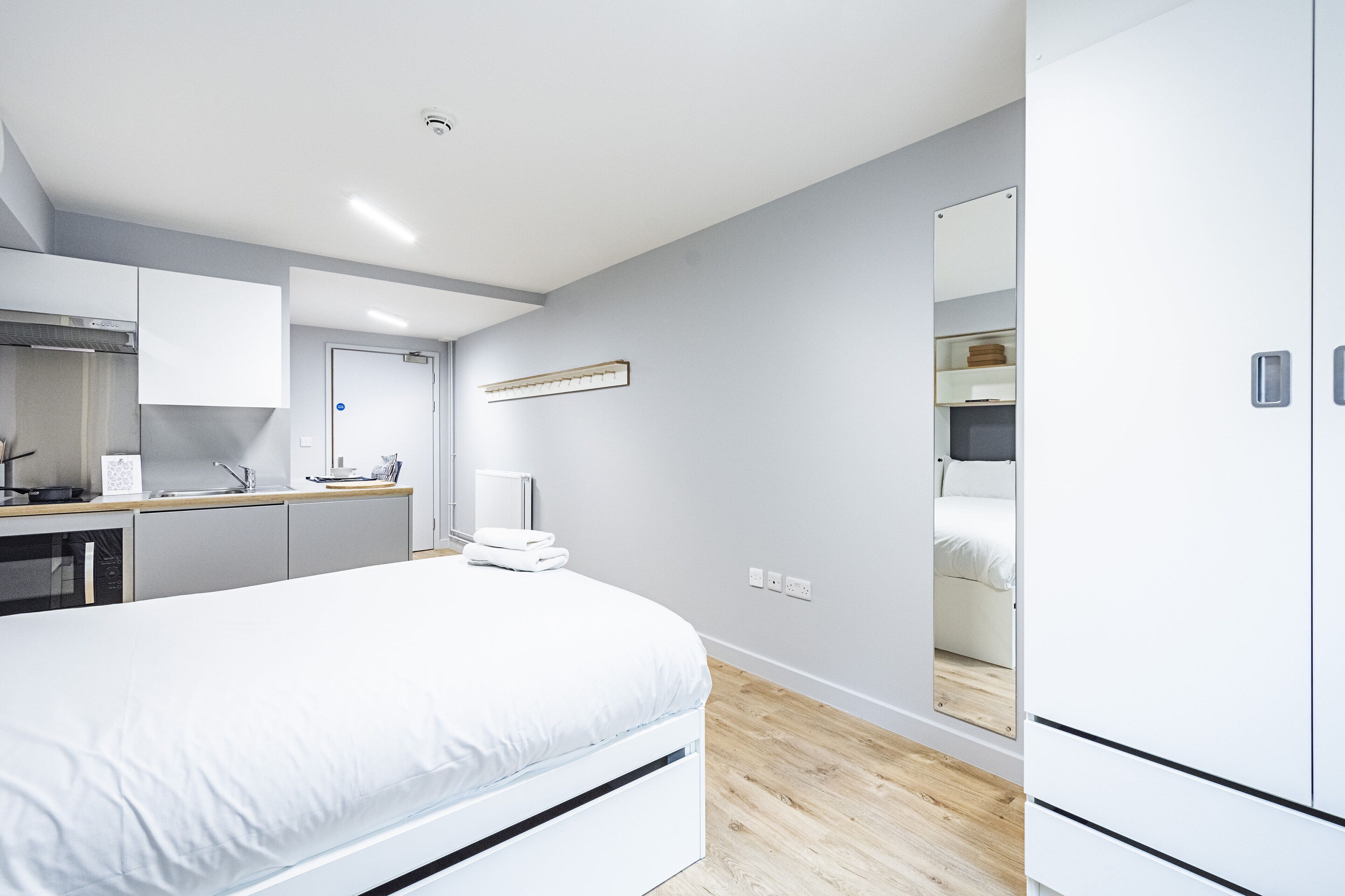 desk, laptop workspace, free wifi