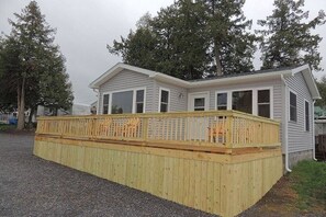 Terrace/patio - Cottage #27- 2 bedroom/ 1 bath (Cape Vincent)
