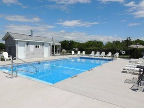 A heated pool - Cottage #27- 2 bedroom/ 1 bath (Cape Vincent)
