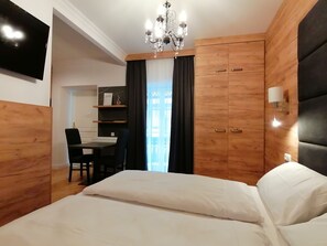 Superior studio, balkon, uitzicht op de binnenplaats (Top 24) | Lakens van Egyptisch katoen, luxe beddengoed, donsdekens