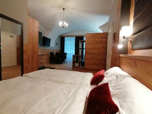 Traditional Studio (Top 11) | Egyptian cotton sheets, premium bedding, down duvets, Tempur-Pedic beds - GOLDEN STAR - Premium Apartments (Melk)