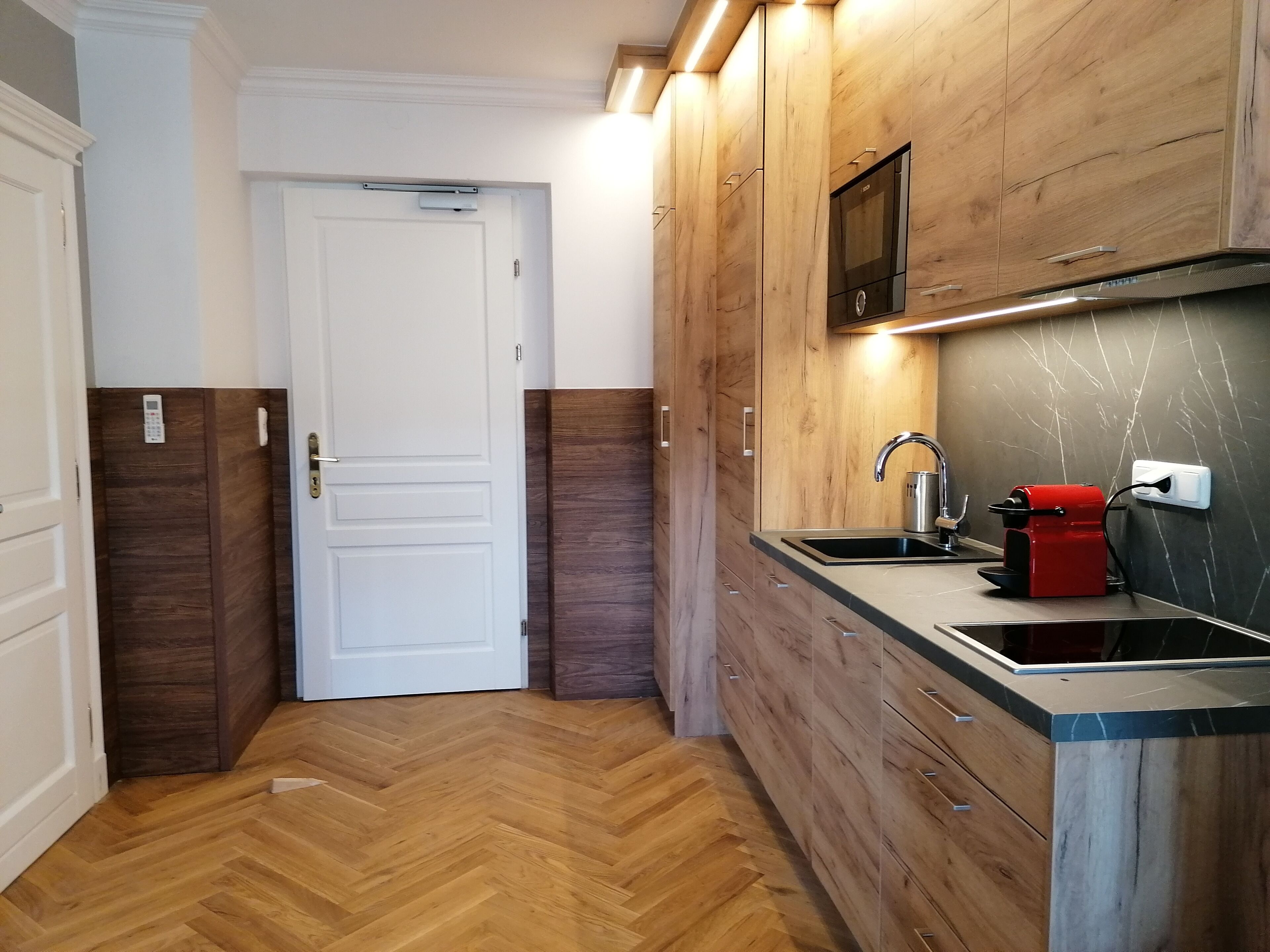 Deluxe Apartment (Top 31) | Living area | 110-cm flat-screen TV with digital channels, Smart TV