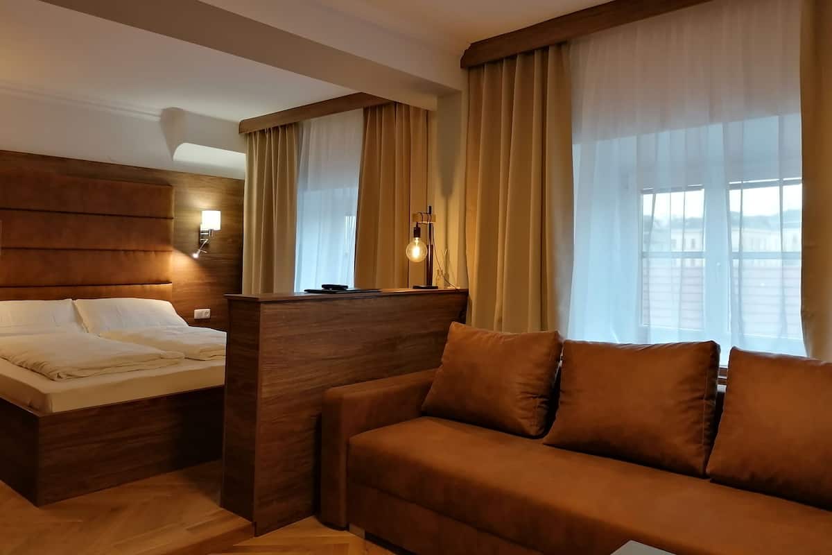 Deluxe Studio Suite (Top 32) | Egyptian cotton sheets, premium bedding, down comforters
