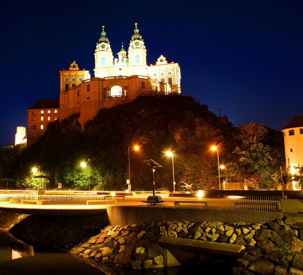 City view - GOLDEN STAR - Premium Apartments (Melk)