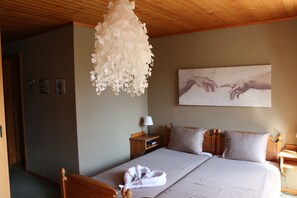 Double or Twin Room | Individually decorated, individually furnished, desk, blackout curtains - Auberge de l'Ange (Haut-Intyamon)