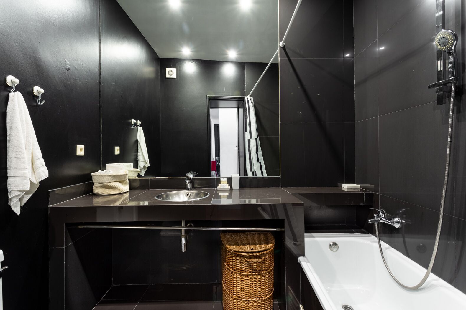 ALTIDO Bold & colourful 1-bed flat at the heart of Chiado, nearby Carmo Convent