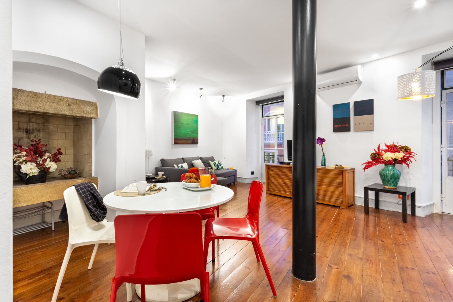 ALTIDO Bold & colourful 1-bed flat at the heart of Chiado, nearby Carmo Convent