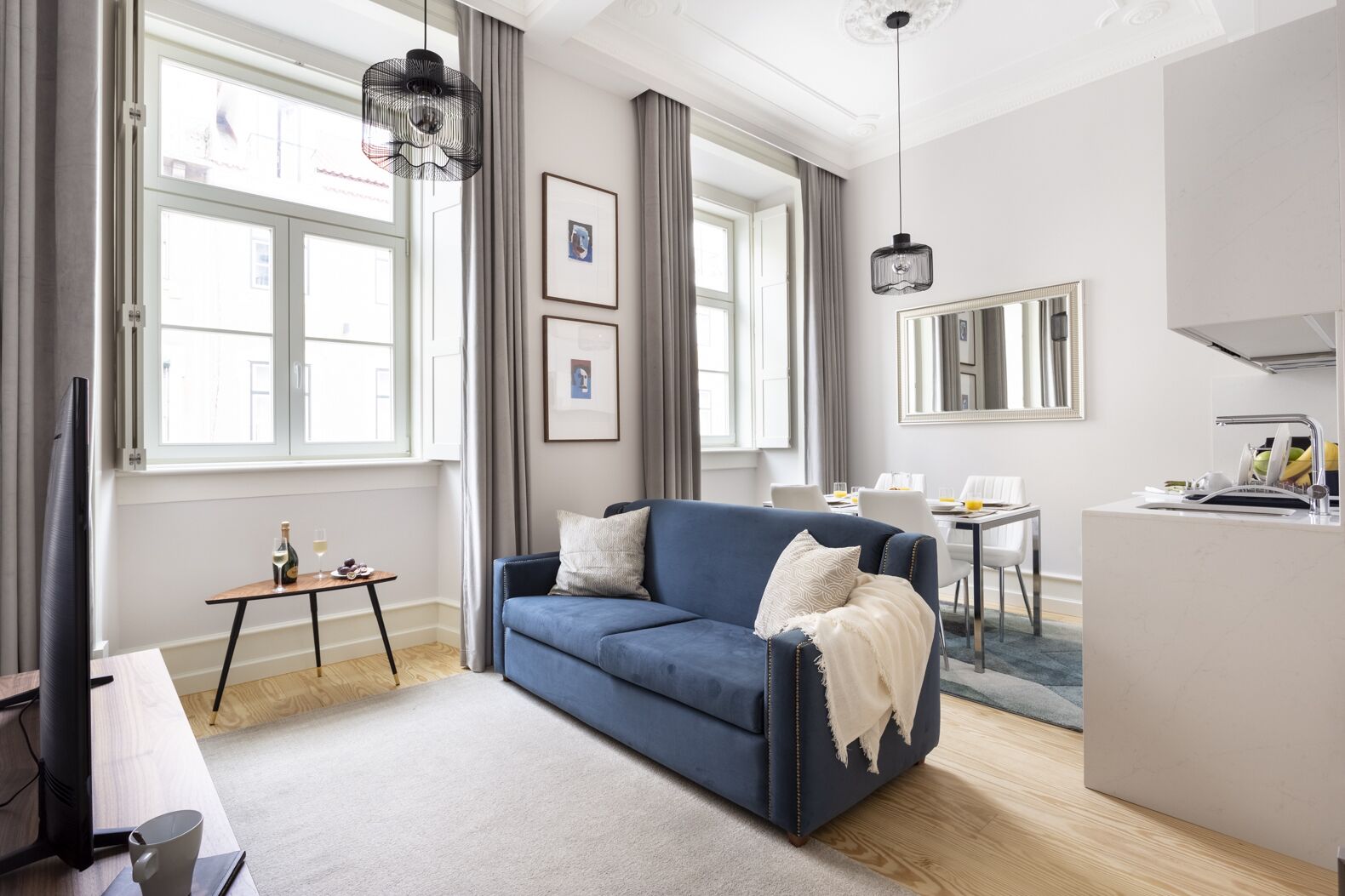 ALTIDO Luxurious 2BR Apt w/street view, 2mins to Santa Justa Lift