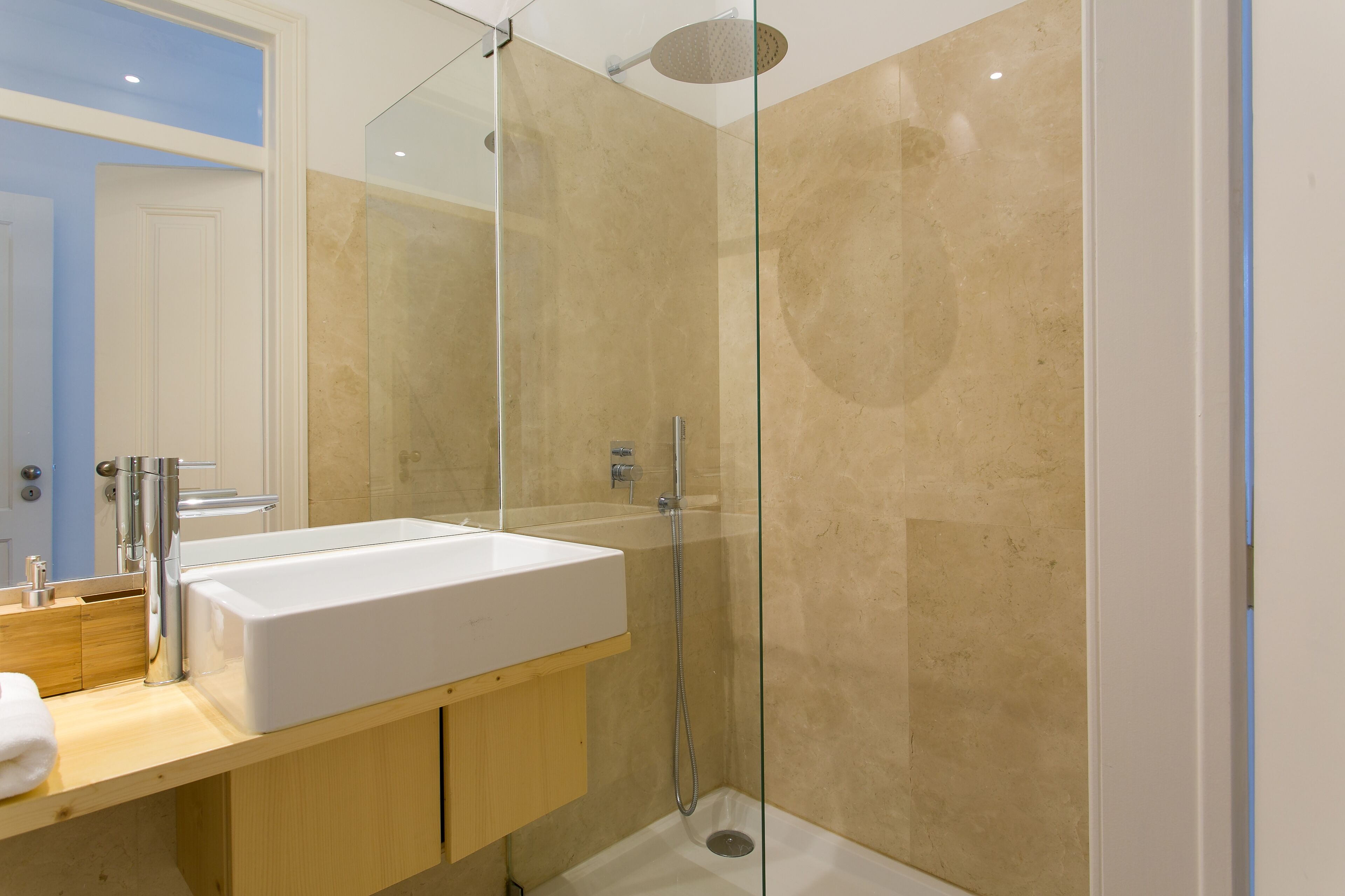 ALTIDO New&Trendy 2-bed flat w/seaview in Lapa