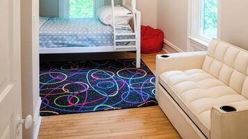 4 Schlafzimmer, BĂŒgeleisen/BĂŒgelbrett, WLAN, BettwĂ€sche