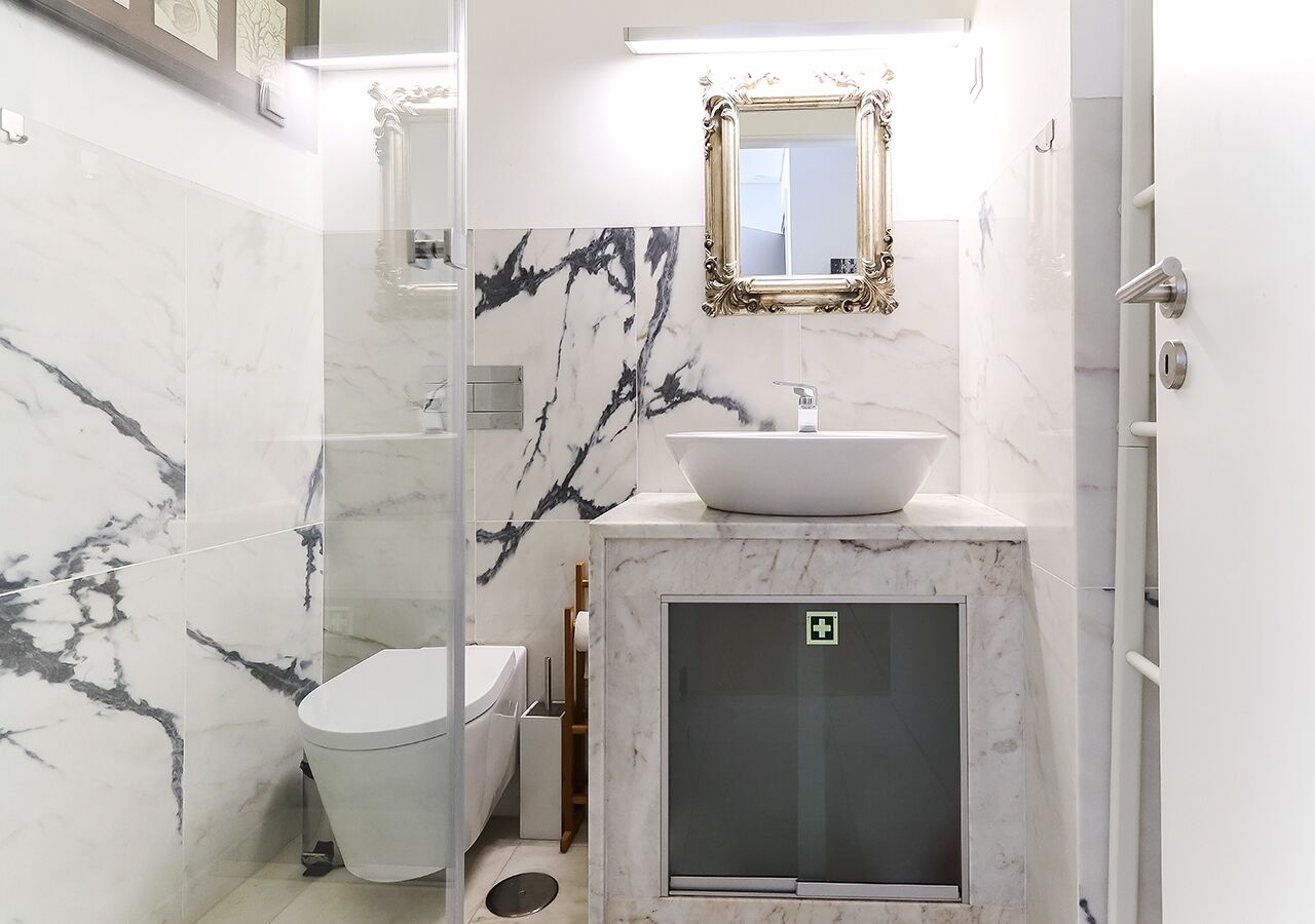 ALTIDO Bold & classy 2BR home w/balcony in Baixa, moments from shopping streets