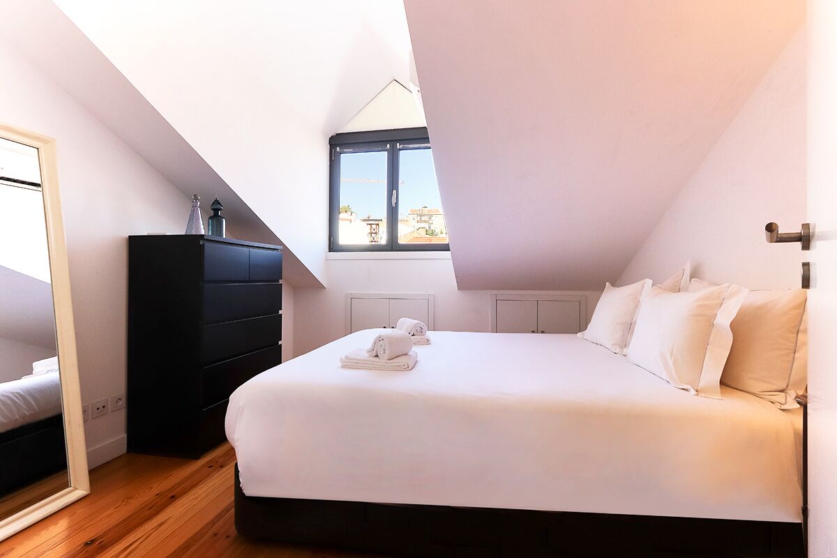 ALTIDO Bold & classy 2BR home w/balcony in Baixa, moments from shopping streets