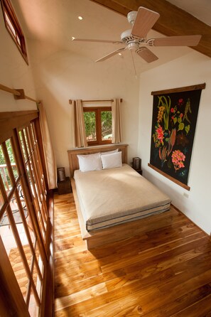 Romantic Room | Free WiFi, bed sheets