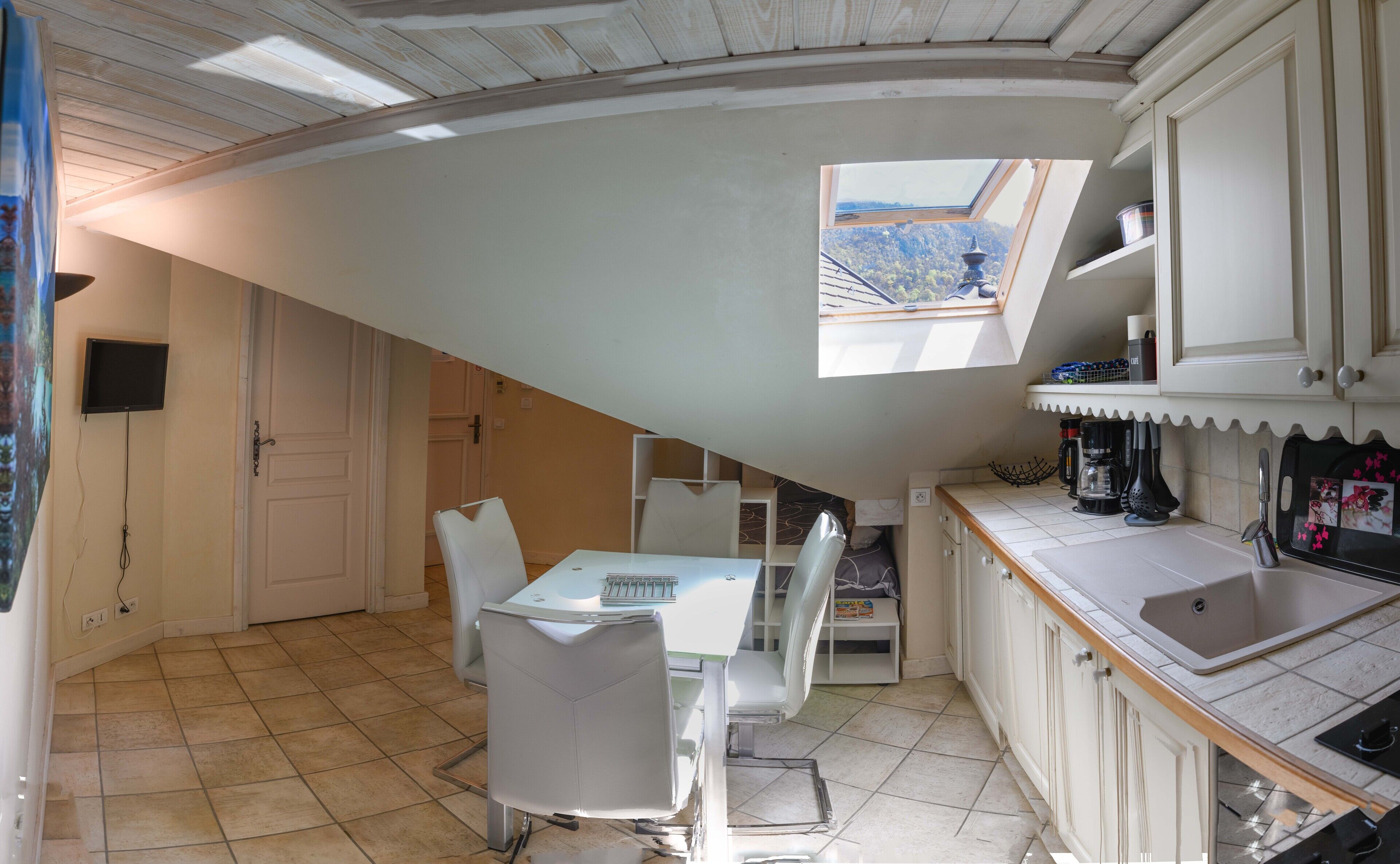 Atypical accommodation with panoramic views of Lake Annecy, private beach and pontoon