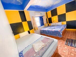 In-room safe, individually decorated, desk, laptop workspace - Vang Vieng Freedom View - Hostel (Vang Vieng)