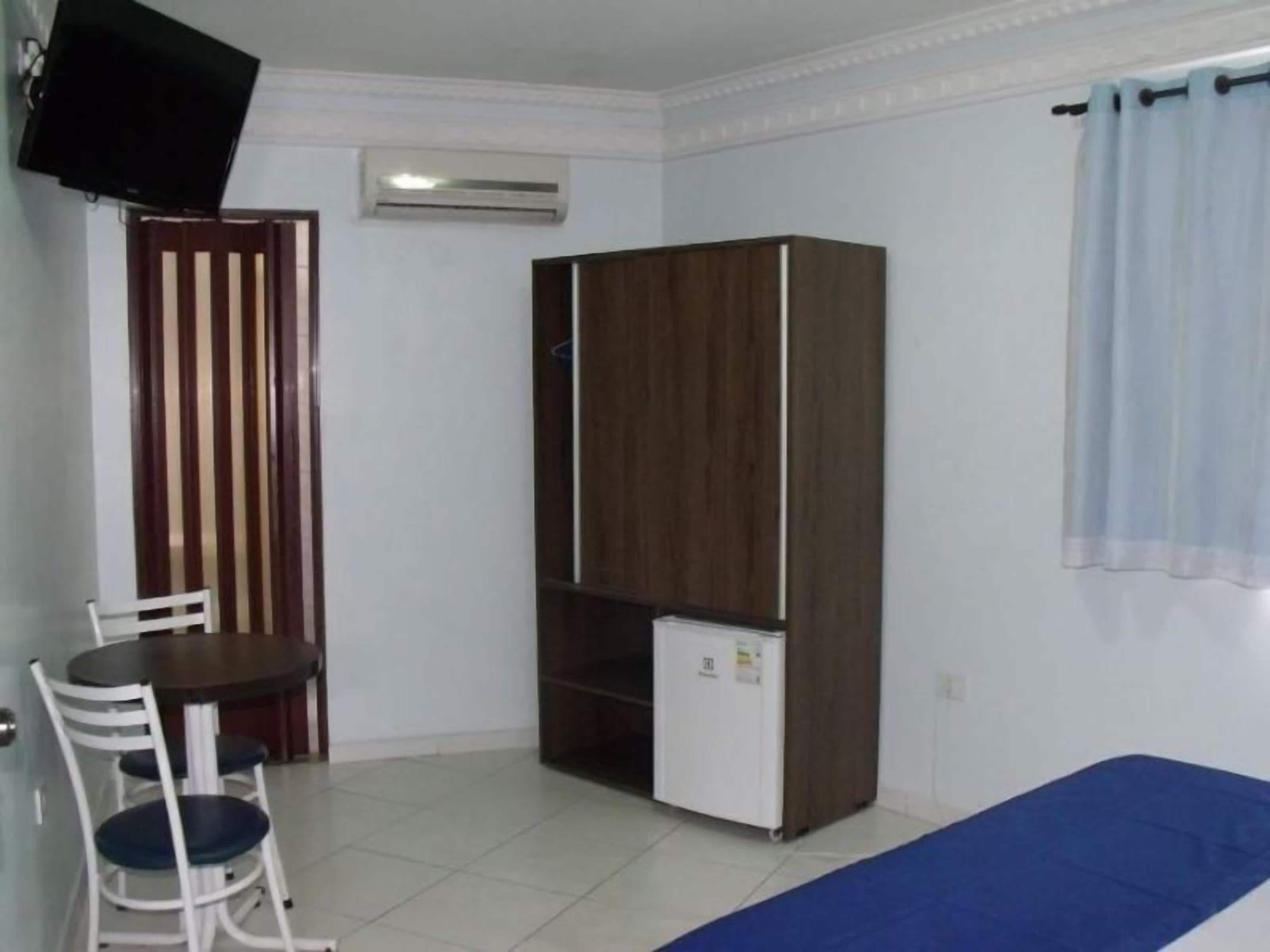 Quarto casal, 1 cama de casal | Frigobar, Wi-Fi de cortesia, roupa de cama