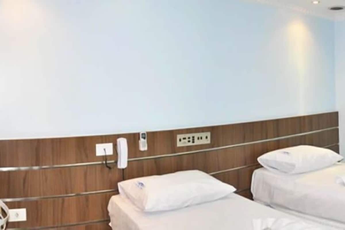 Twin Room, 2 Single Beds | Minibar, free WiFi, bed sheets