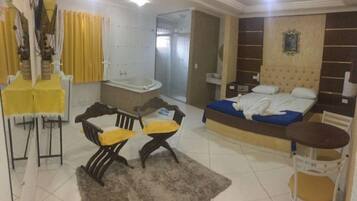 Suíte, banheira de hidromassagem (Casablanca) | Frigobar, Wi-Fi de cortesia, roupa de cama