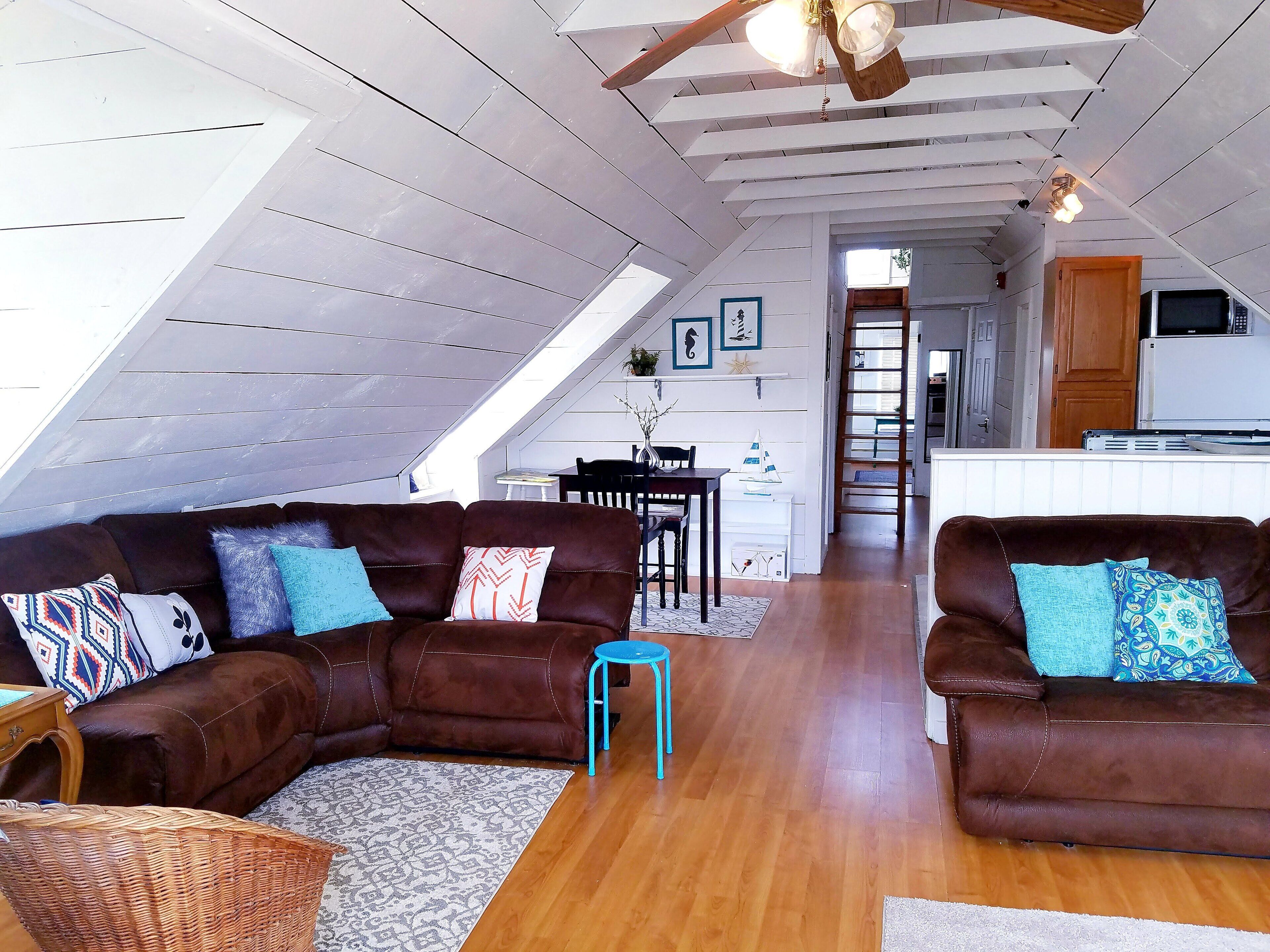 ⭐ SandDollar Suite - Private Deck with Gorgeous Views of Onset Beach ⭐