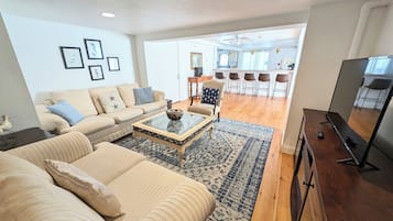 Televisie en een open haard