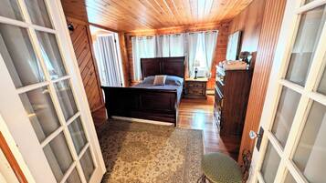 3 slaapkamers, een strijkplank/strijkijzer, gratis wifi, beddengoed