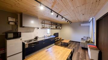 Fridge, microwave, stovetop, cookware/dishes/utensils