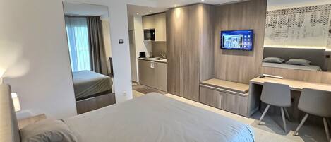 Premium bedding, desk, blackout curtains, free WiFi