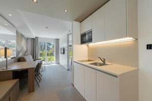 Mini-fridge, microwave, oven, stovetop - Attica Résidences (Saint-Sulpice)